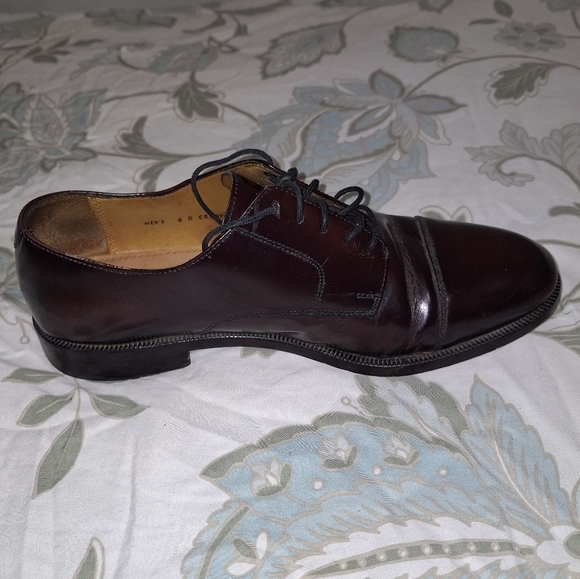A pair of Cole Haans men's leather Oxfords in a size 9D. They're pre-loved - Picture 9 of 11